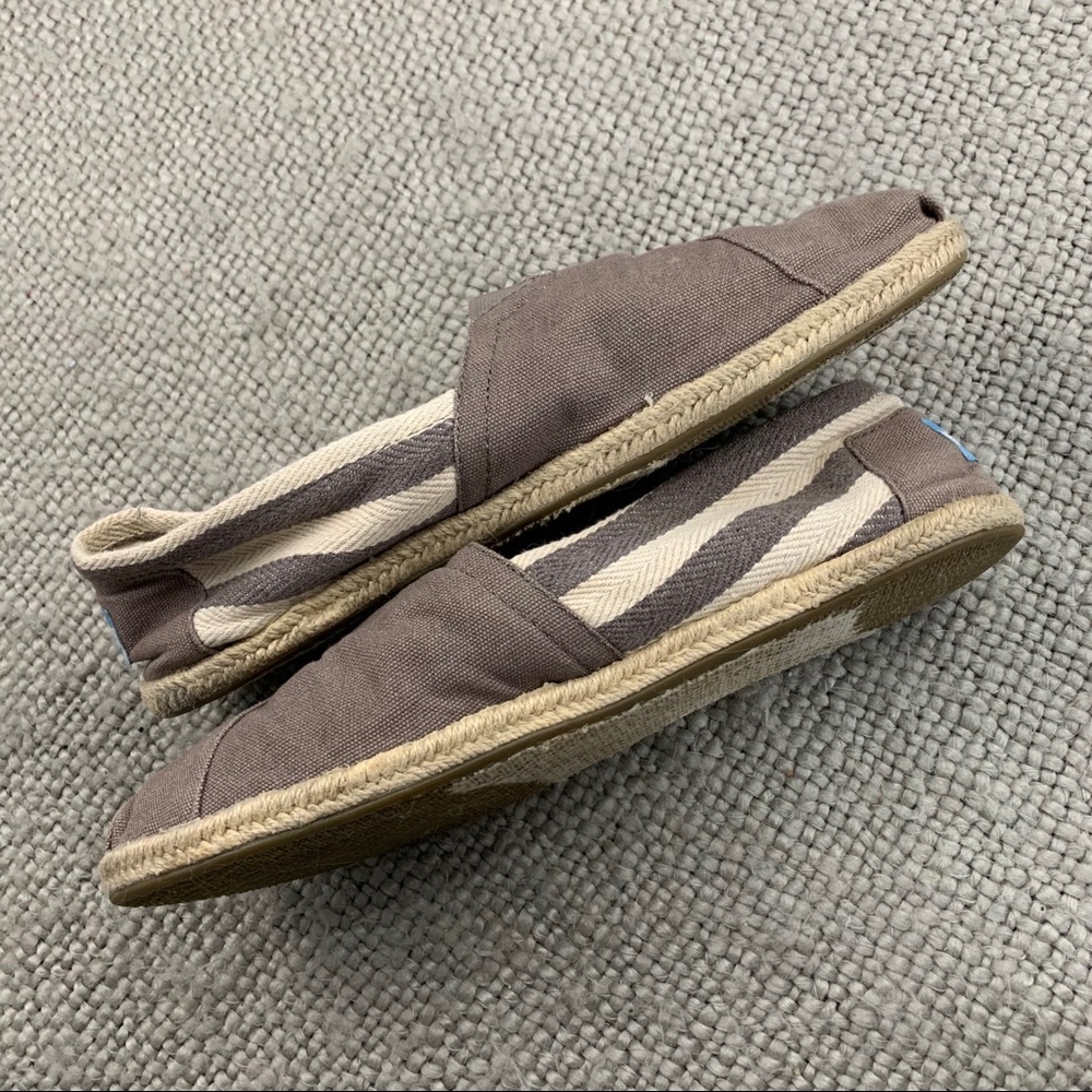 Toms - Picture 2 of 7